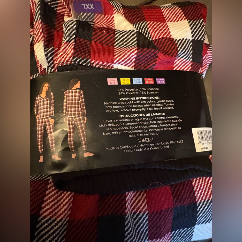 Cuddl Duds Red and Black Plaid Sleepwear Set - Picture 2 of 3